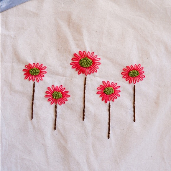 Pink flowers embroidered tote bag, farmer’s market bag, minimalistic tote bag, - Picture 3 of 5